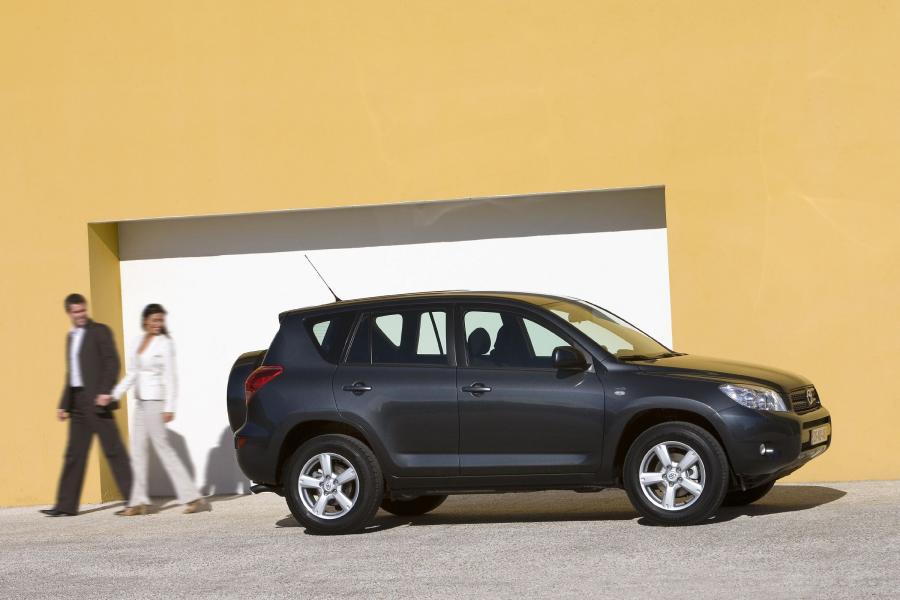  Toyota RAV4 2005 года  (фото 73 из 172)
